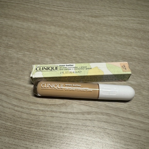 Clinique ~ Even Better All-Over Concealer + Eraser ~ CN08 Linen ~ 0.2oz~NIB - Picture 2 of 3